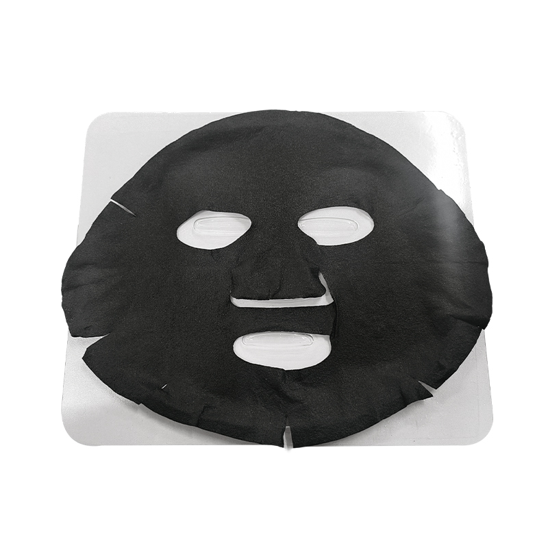 How does the molecular size of collagen mask affect the skin's absorption efficiency?